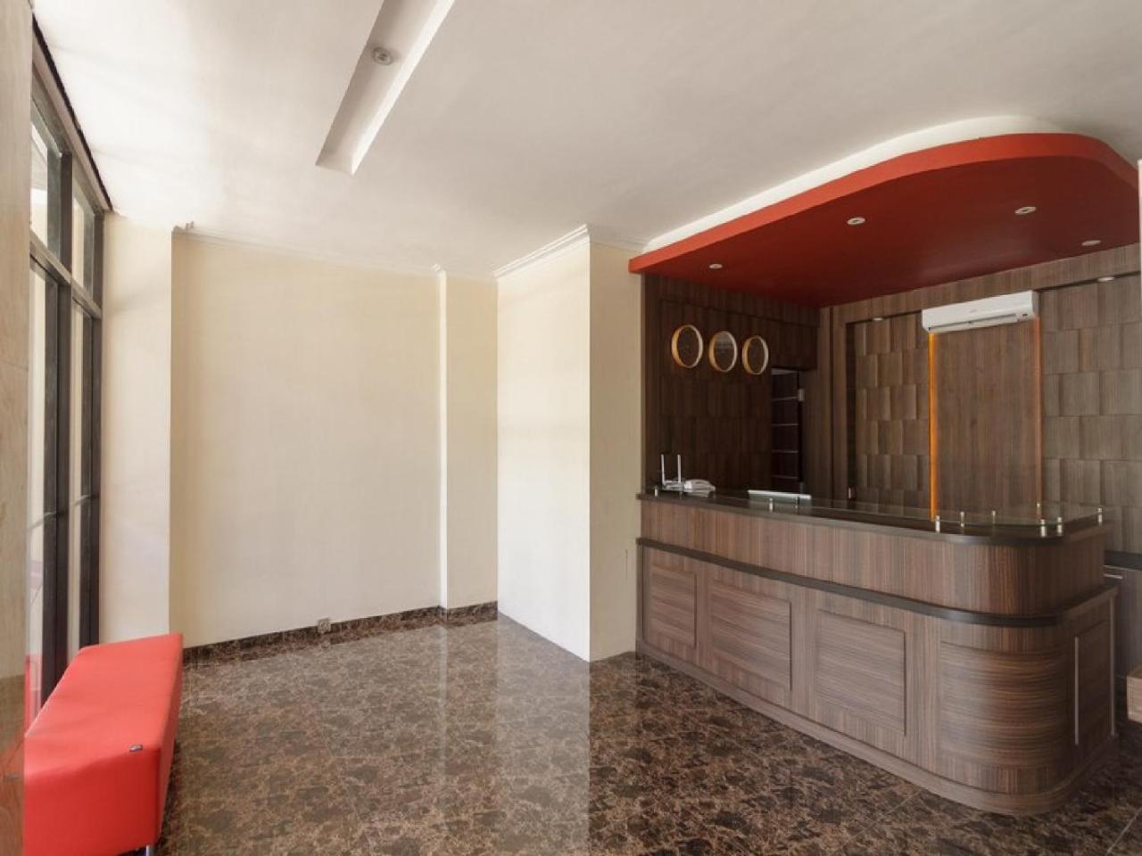 Reddoorz Plus @ Boulevard Panakkukang Макасар Экстерьер фото